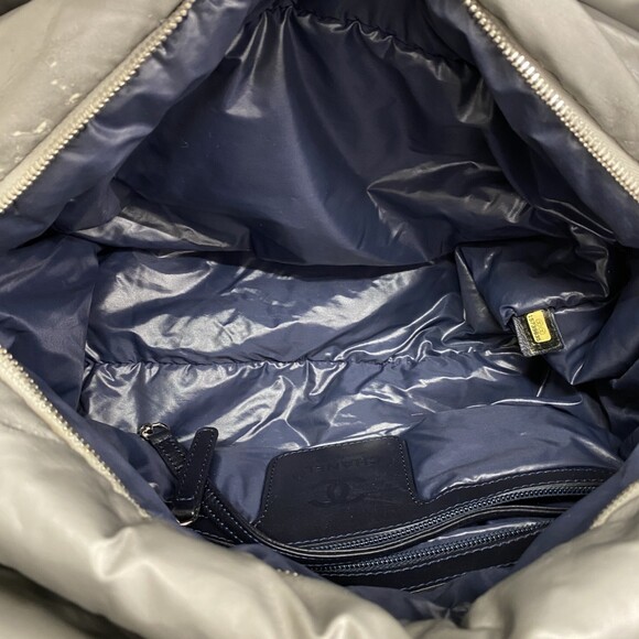 CHANEL Silver Tote Bag - Picture 4 of 14